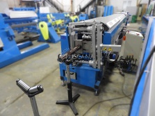 Pipe forming machine