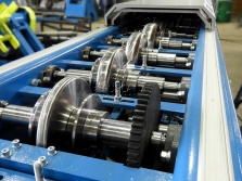 Pipe forming machine