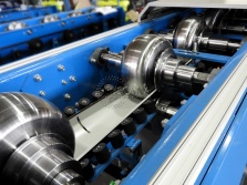 Pipe forming machine
